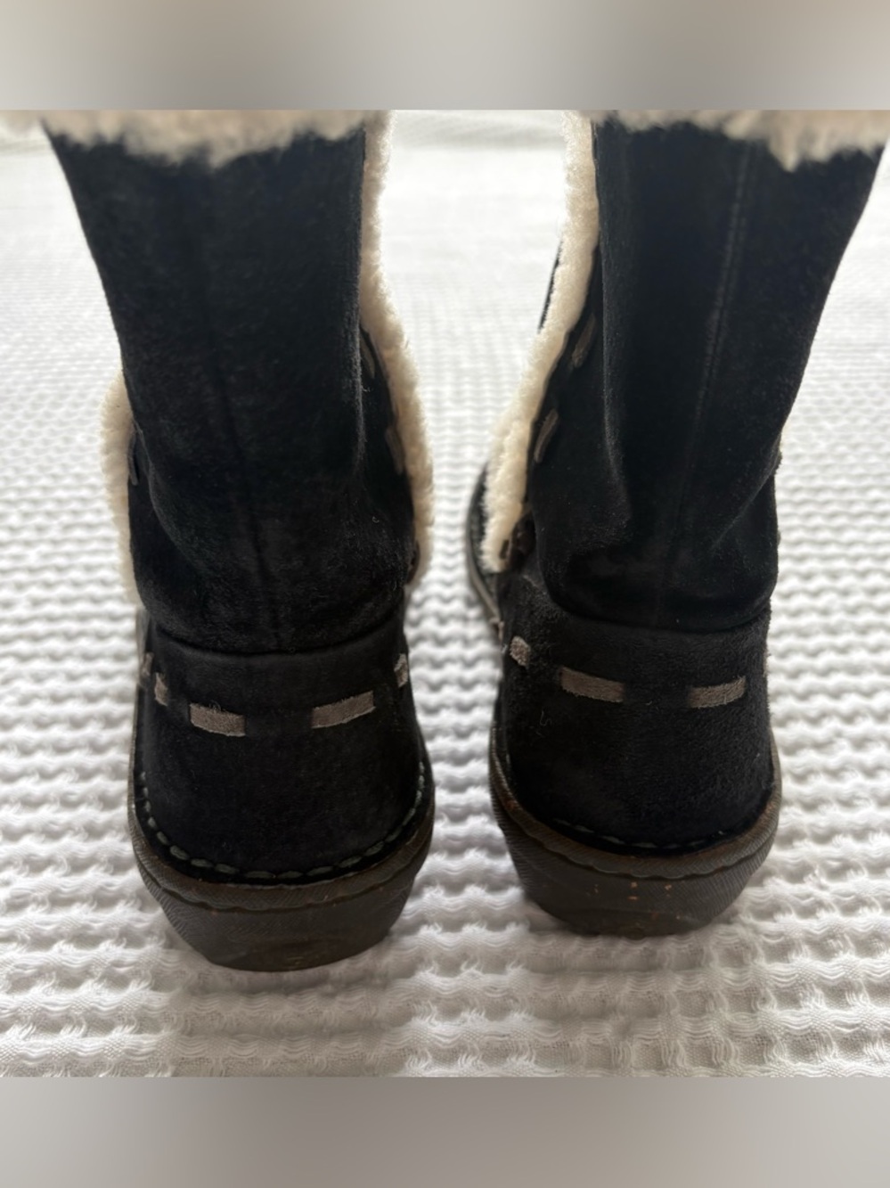 UGG Australia Elijo Black Sheepskin Whipstitch Boots - Women's Size 7 - #5674 - Picture 4 of 9